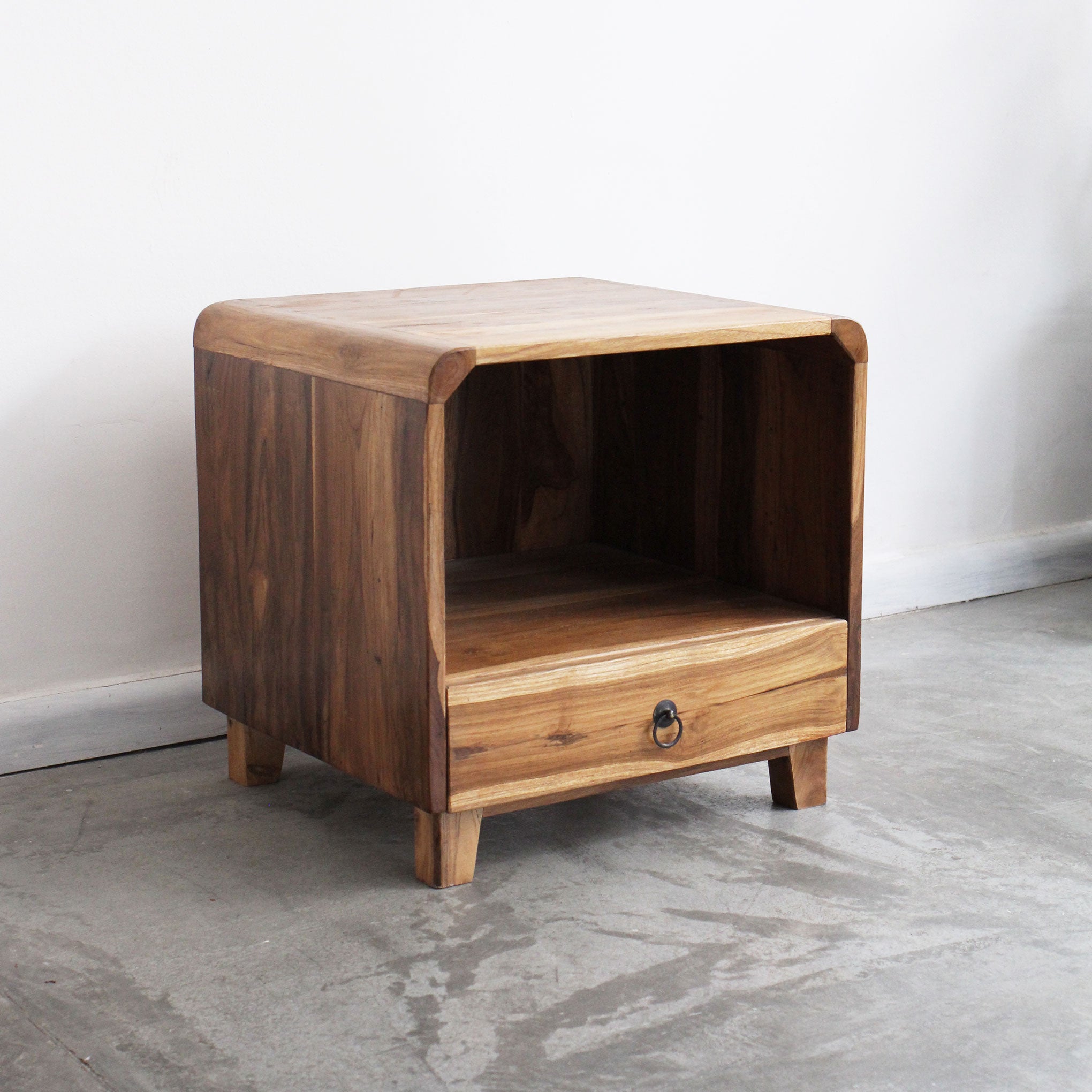 Mesa de Cabeceira Sora