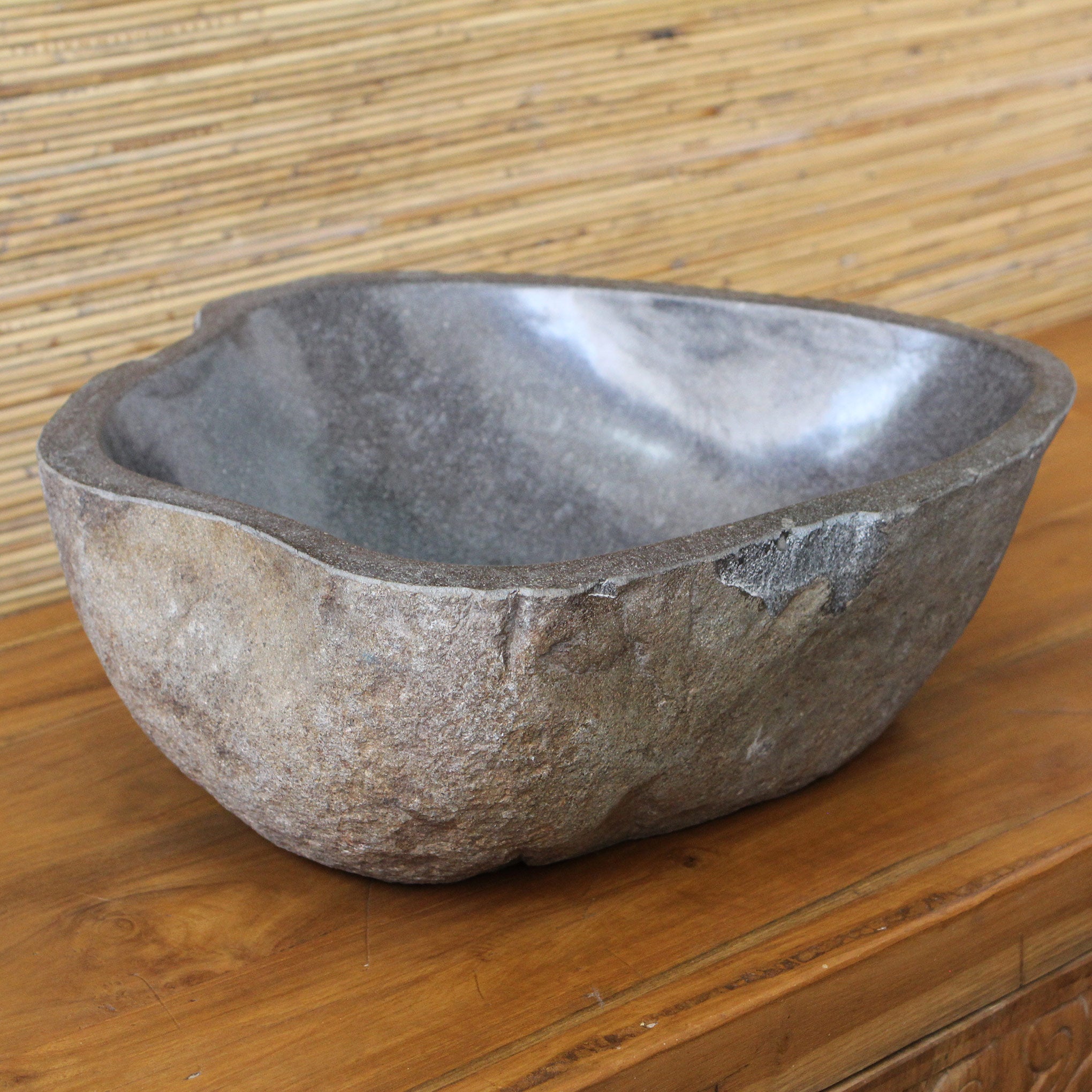 Cuba Chandra em River Stone