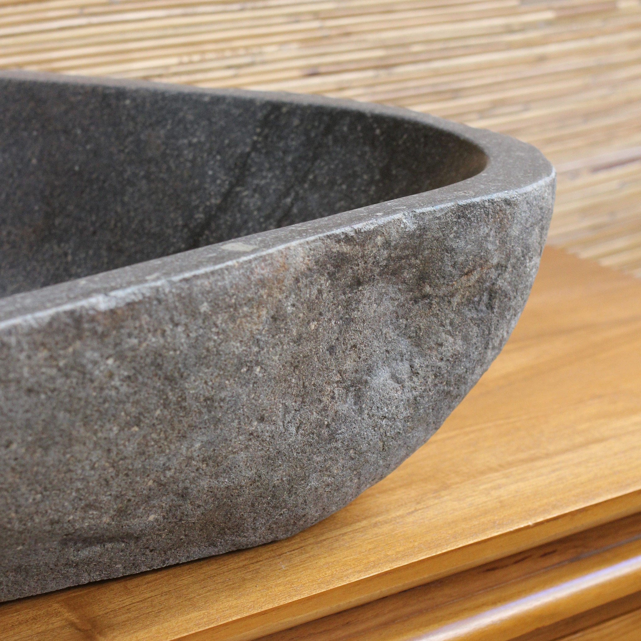 Cuba Kavi em River Stone