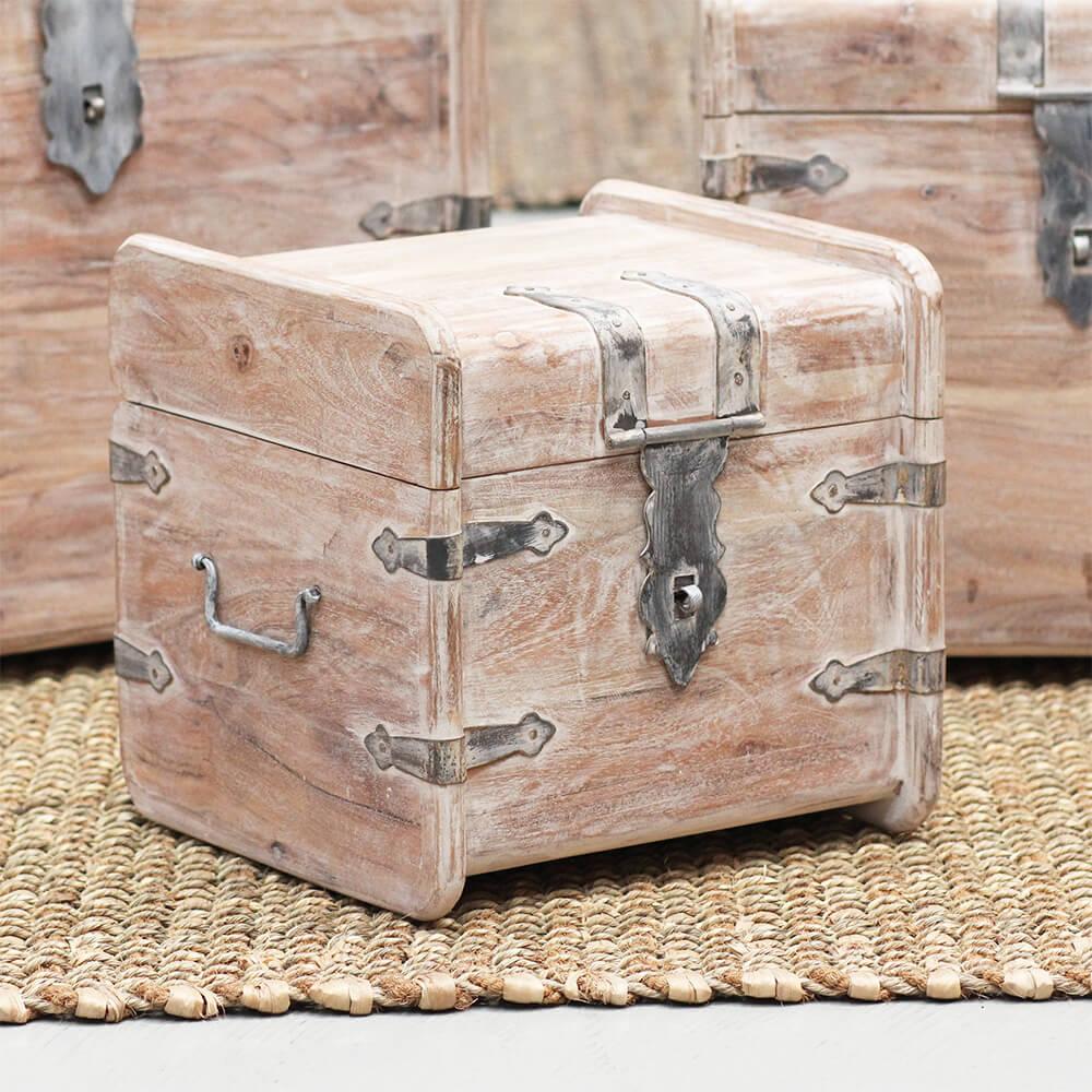 Baú Maharaj Varg Satinado