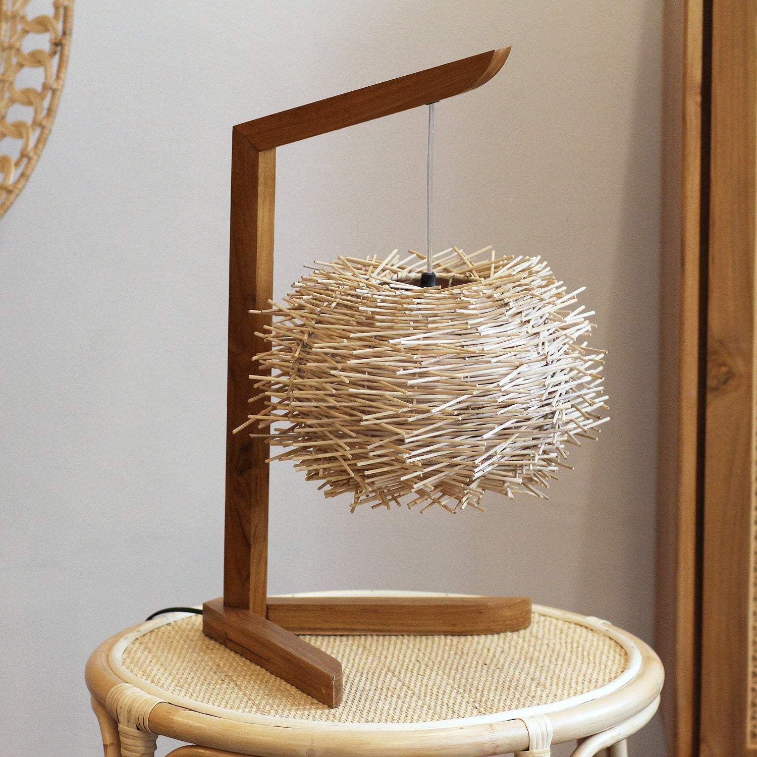 Abajur Dahkla — peça artesanal em madeira natural — indonésia Bali — imagem 3 — Balai