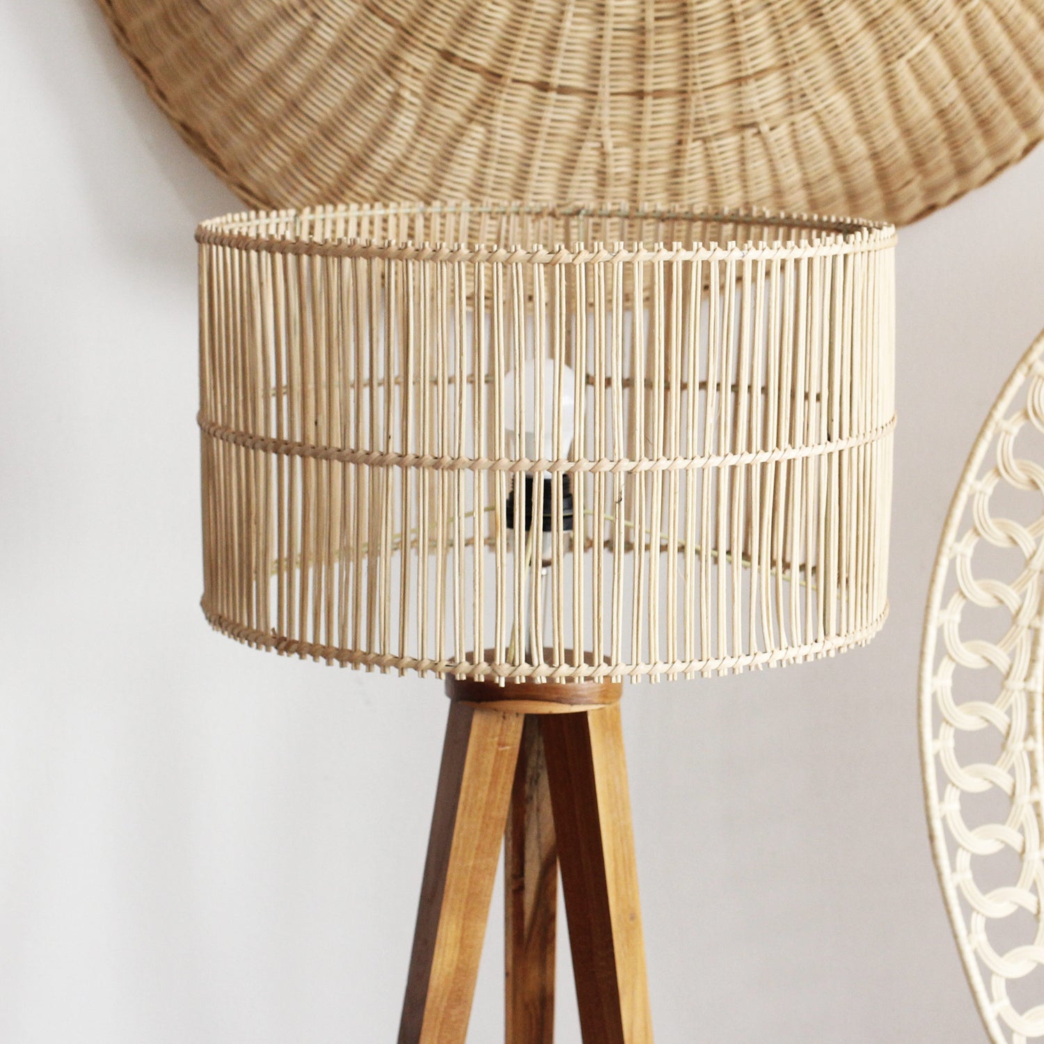 Luminária de Pé Dowel — luminária pendente artesanal em rattan — feita à mão Bali — imagem 2 — Balai