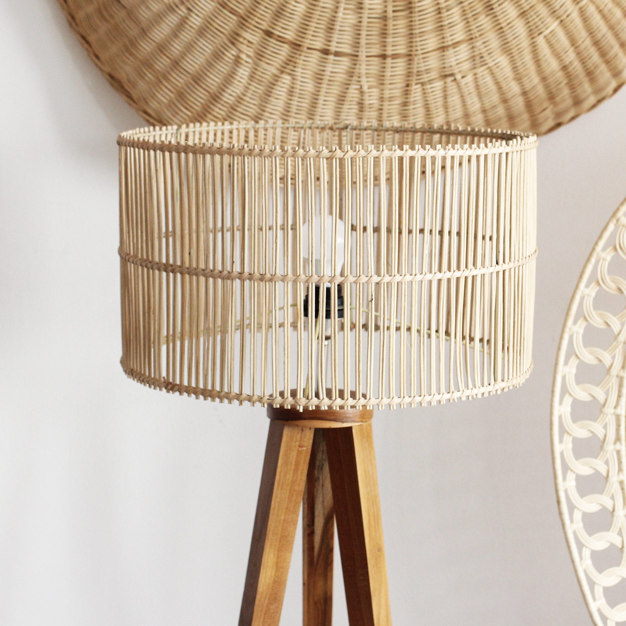 Luminária de Pé Dowel — luminária pendente artesanal em rattan — feita à mão Bali — imagem 2 — Balai