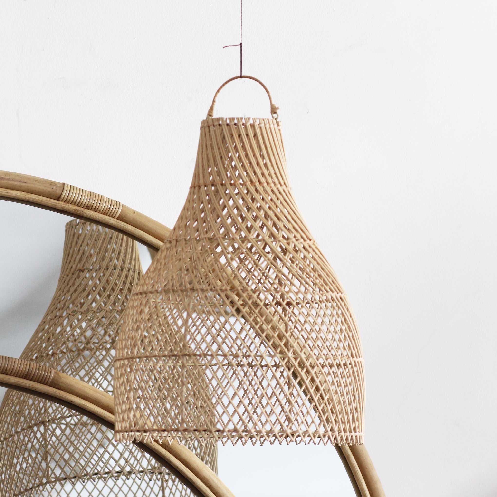 Luminária Pendente Oranye em Rattan