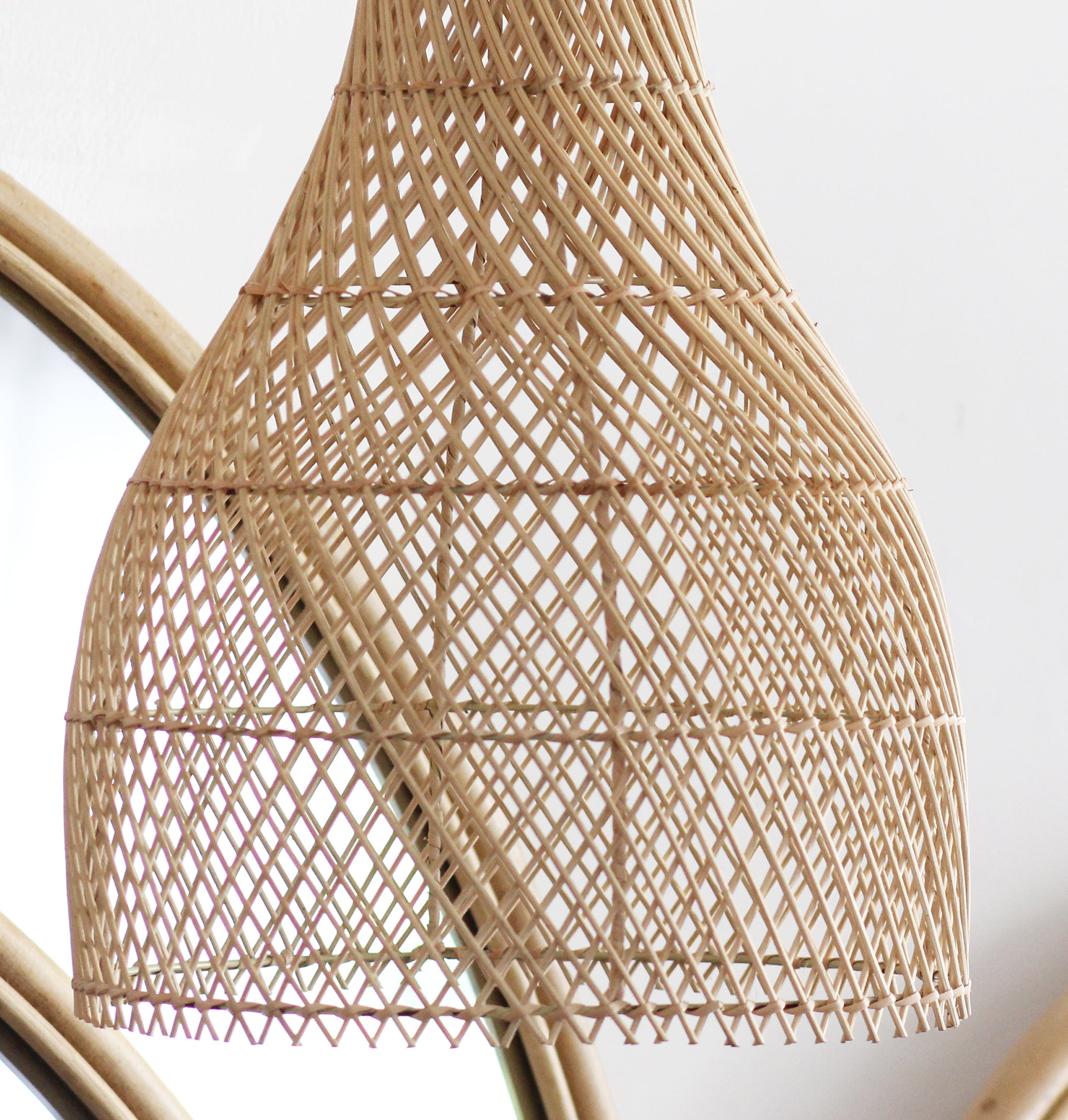 Luminária Pendente Oranye em Rattan