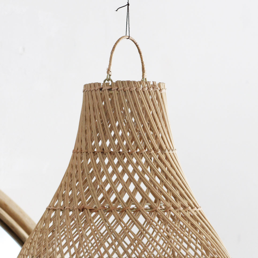 Luminária Pendente Oranye em Rattan