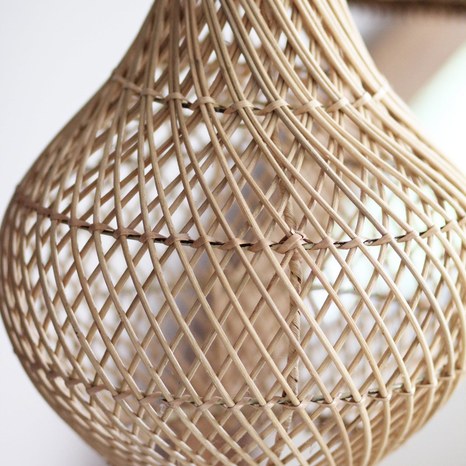 Luminária Pendente Lating em Rattan