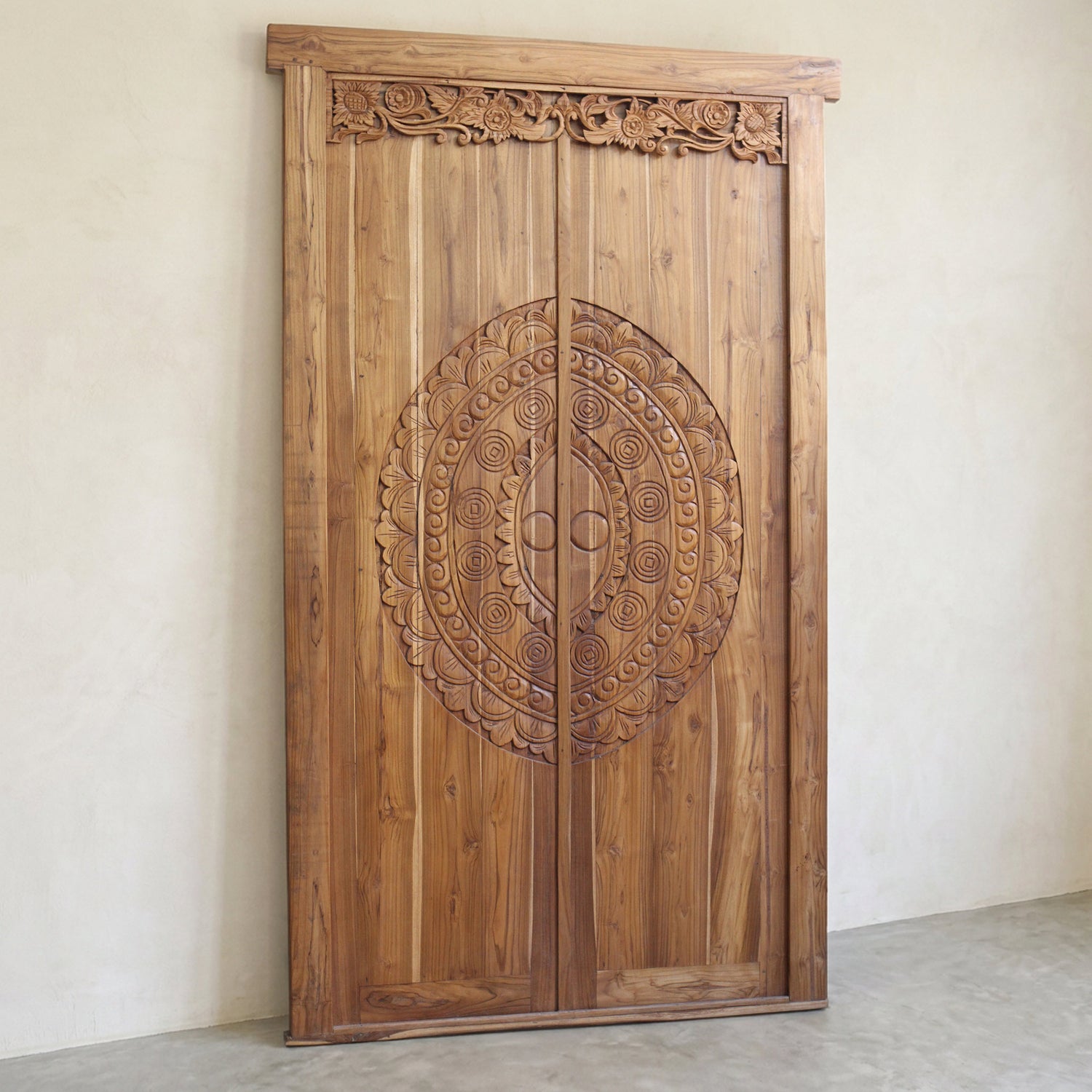 Porta Rinjani — porta de madeira maciça artesanal — teca esculpida — Balai
