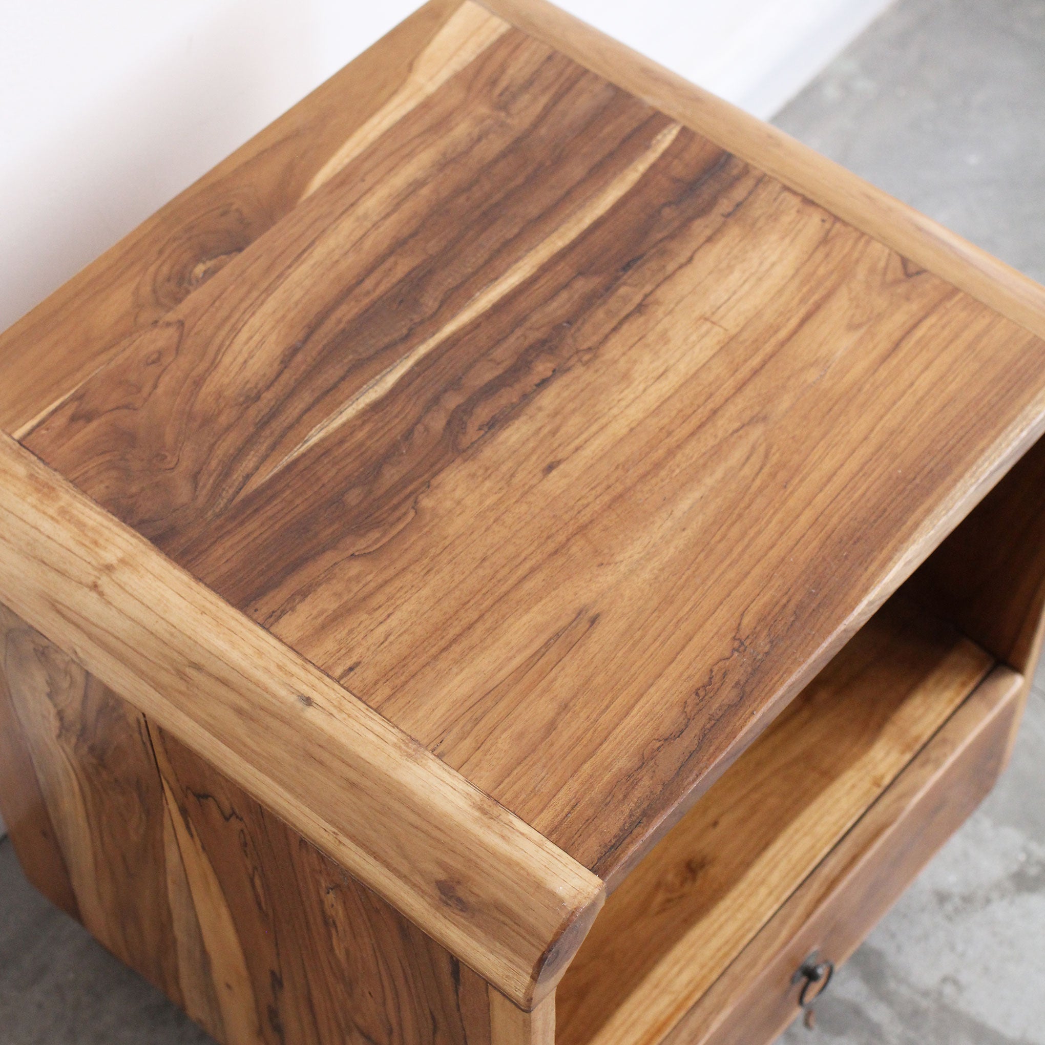 Mesa de Cabeceira Sora