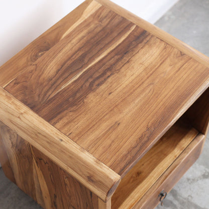 Mesa de Cabeceira Sora