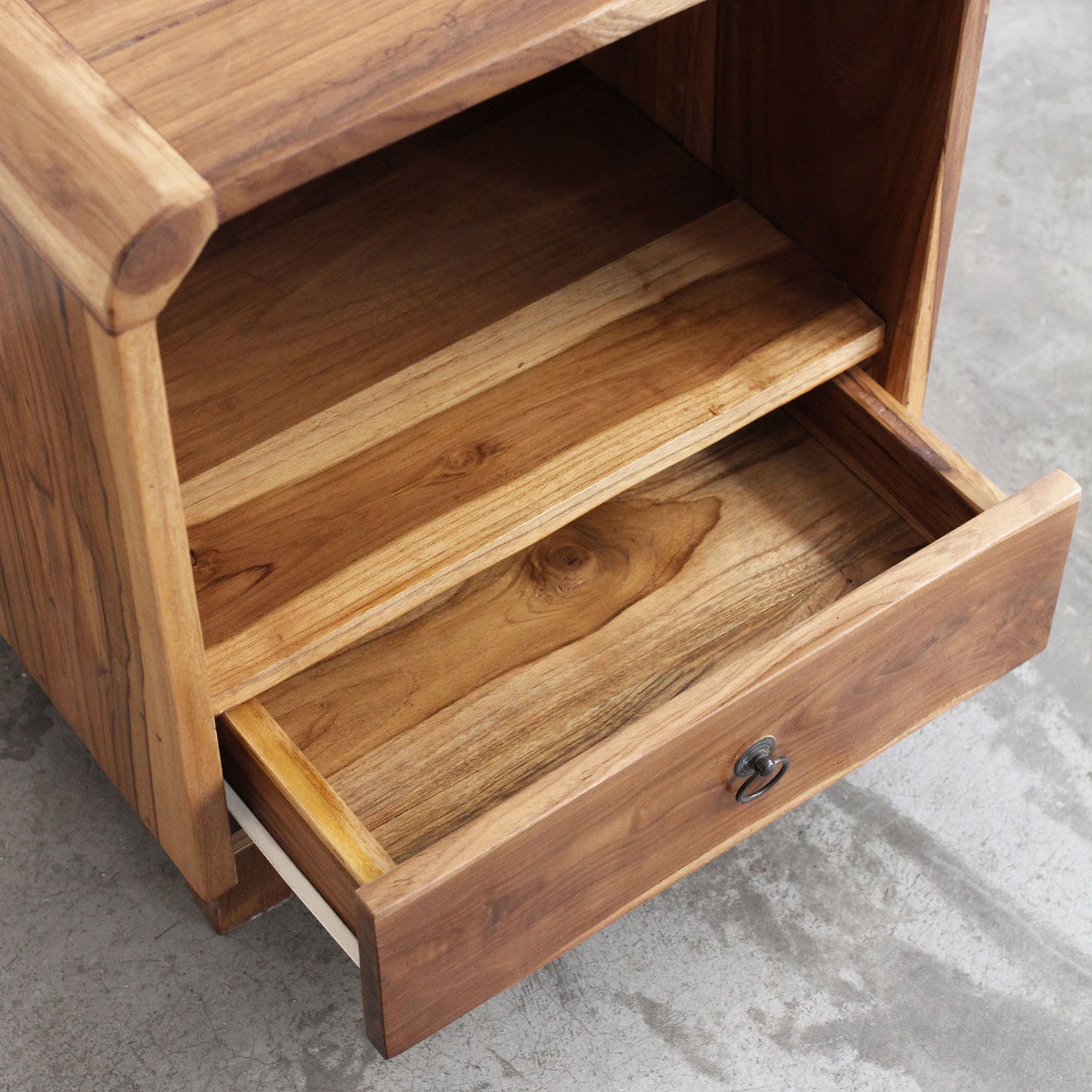 Mesa de Cabeceira Sora