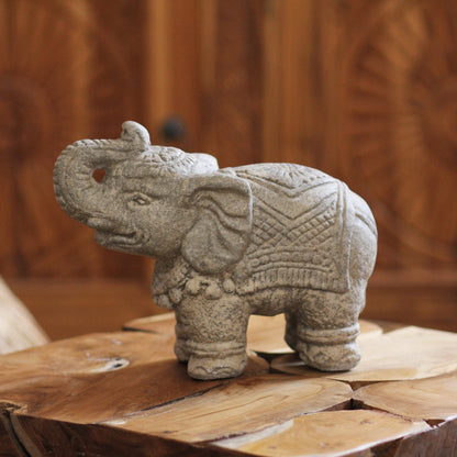 Elefante Heru em pedra