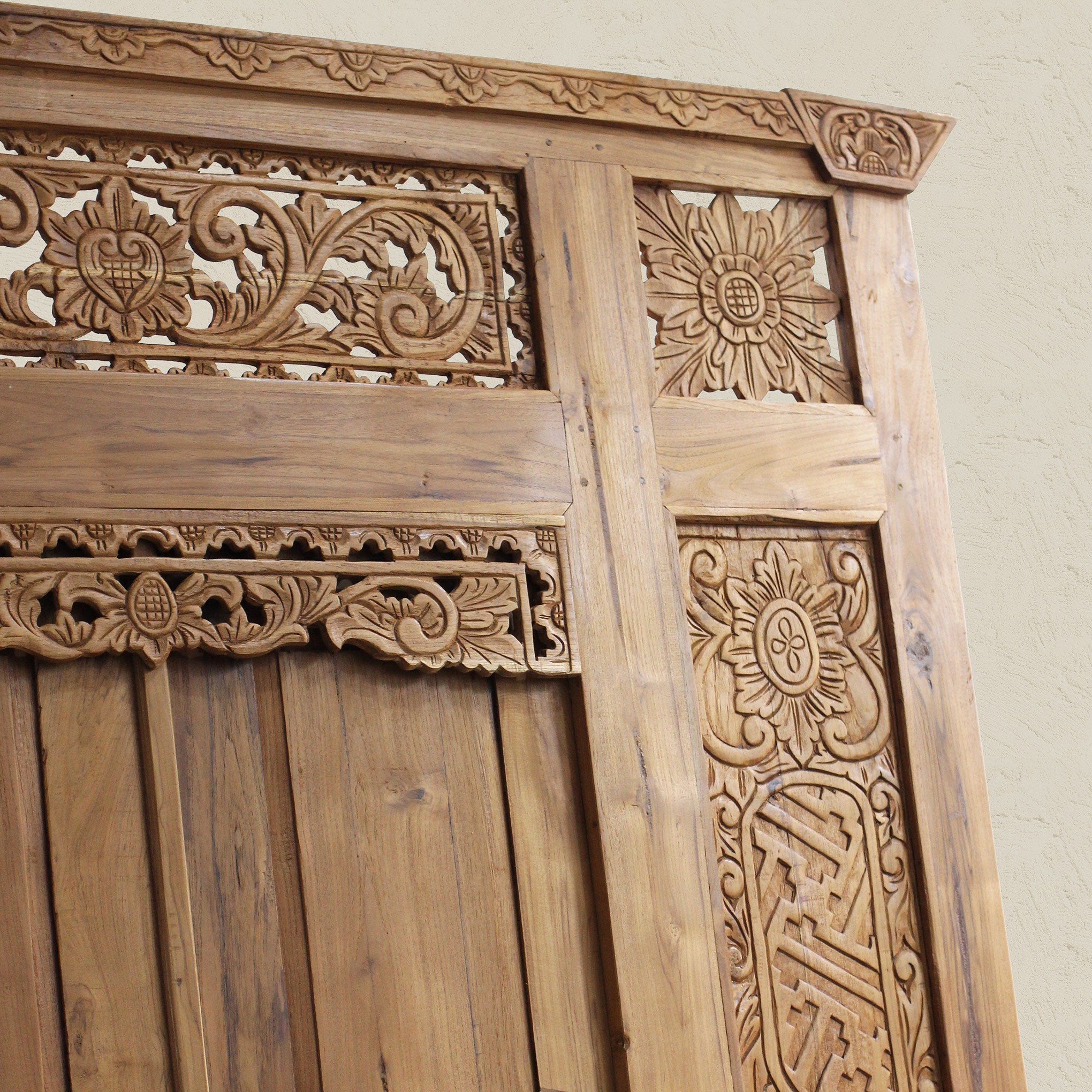 Porta Majapahit 252x182CM — peça artesanal decorativa — imagem 3 — Balai