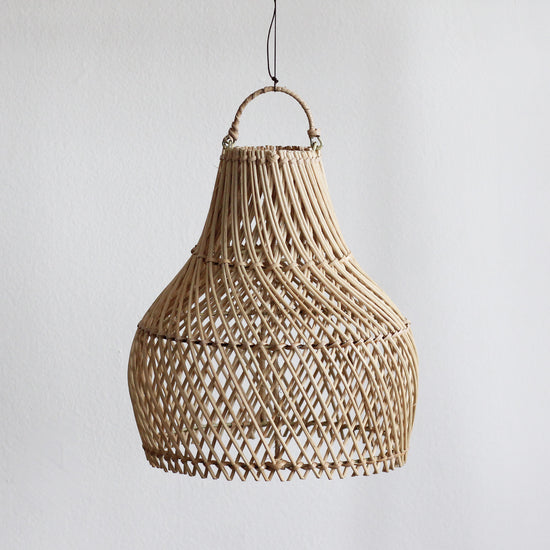 Luminária Pendente Kecil em Rattan