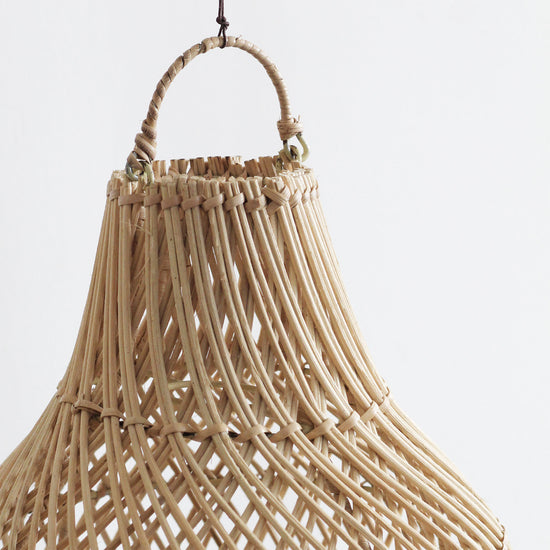 Luminária Pendente Kecil em Rattan