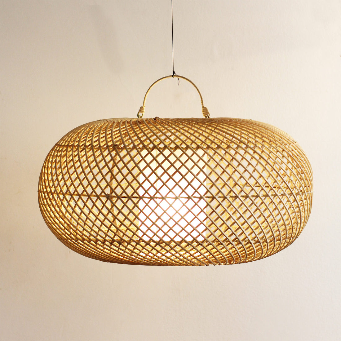 Luminária Pendente Kasih em Rattan