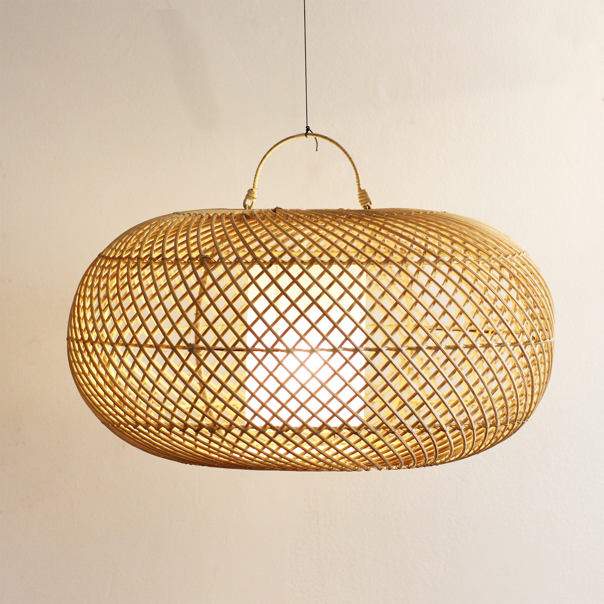 Luminária Pendente Kasih em Rattan