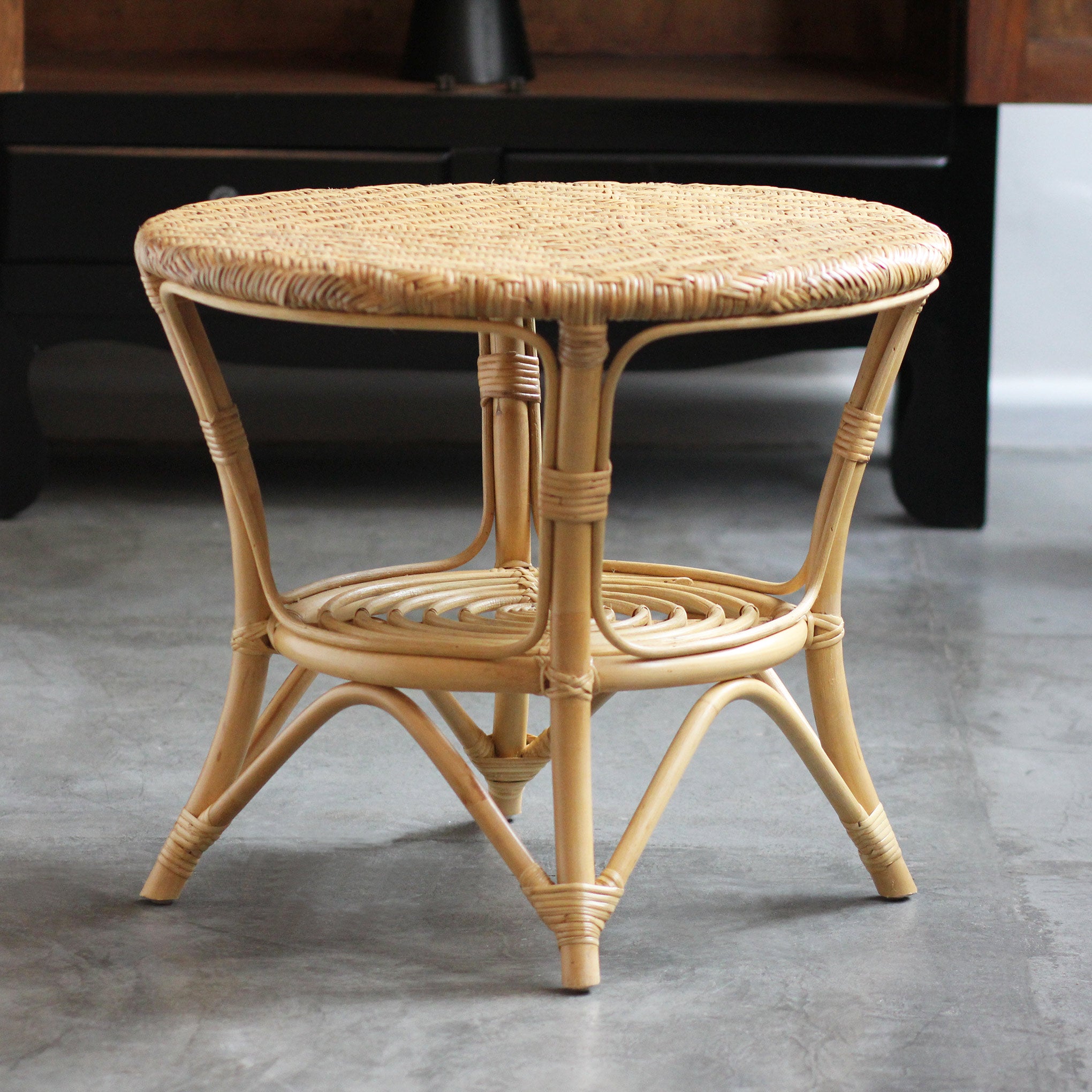 Mesa Joko — detalhe tampo teca maciça — mesa artesanal handmade — Balai