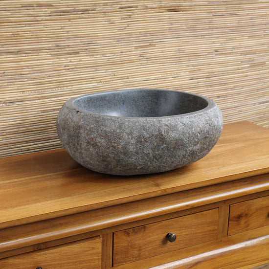 Cuba Shilpi em River Stone