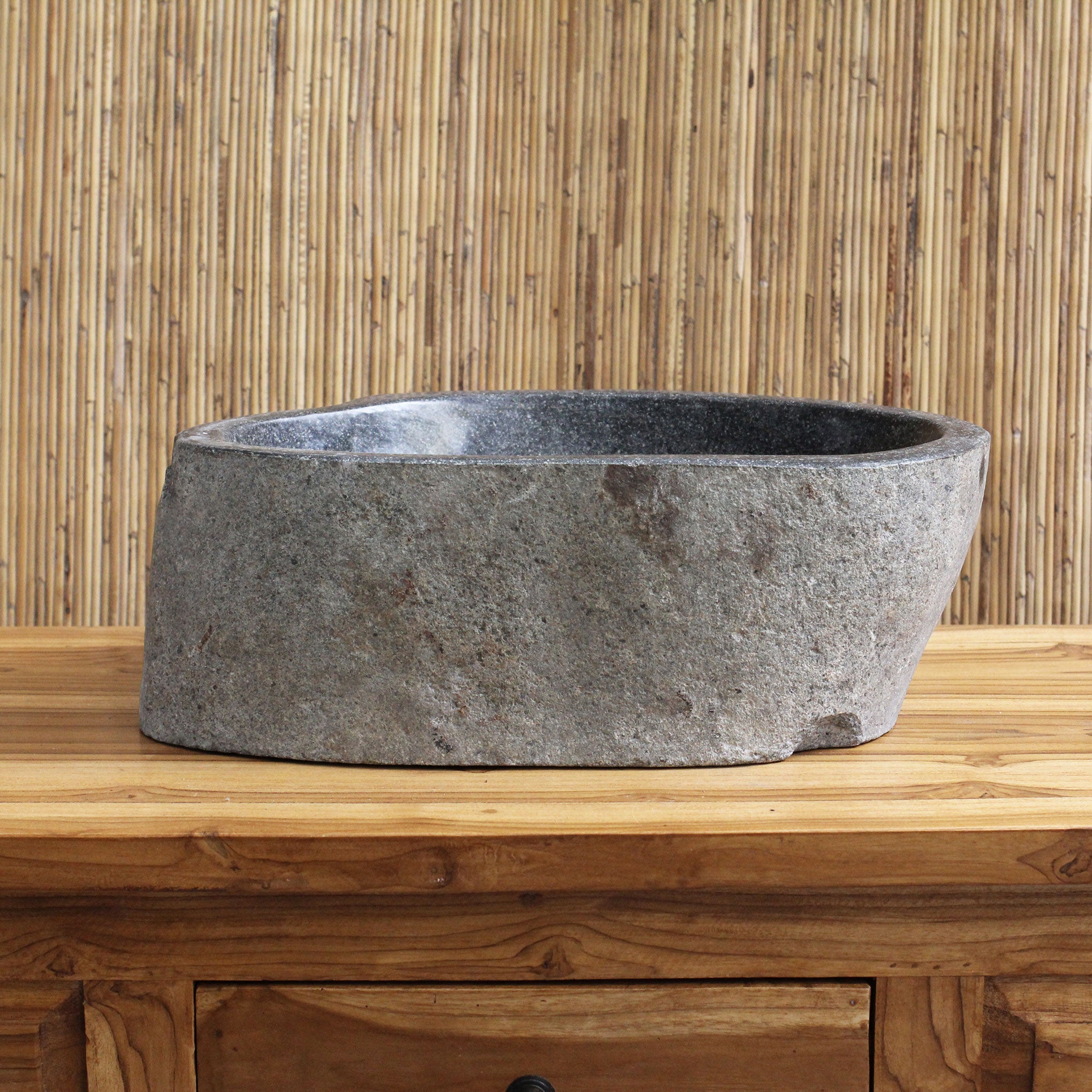 Cuba DevaVati em River Stone