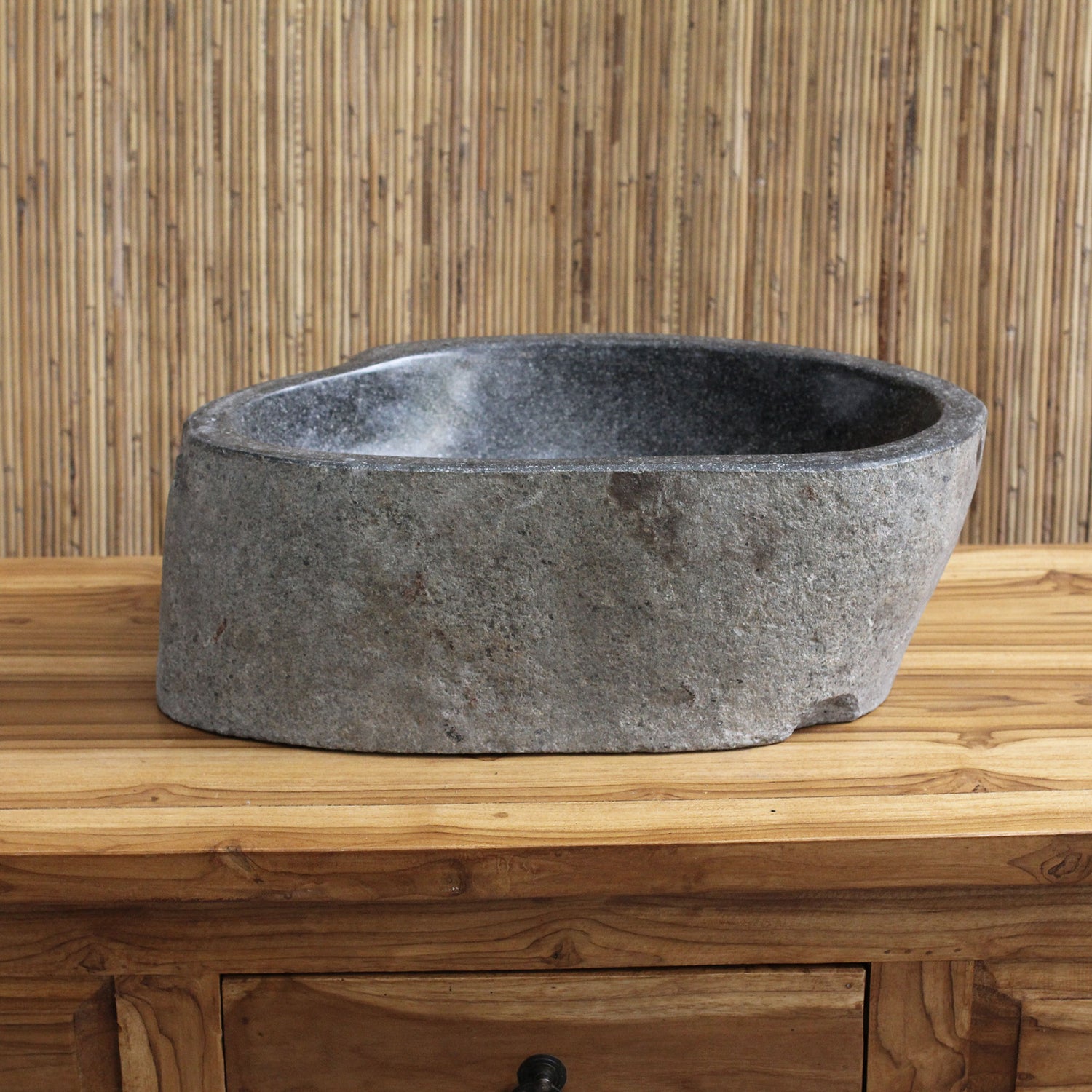 Cuba DevaVati em River Stone