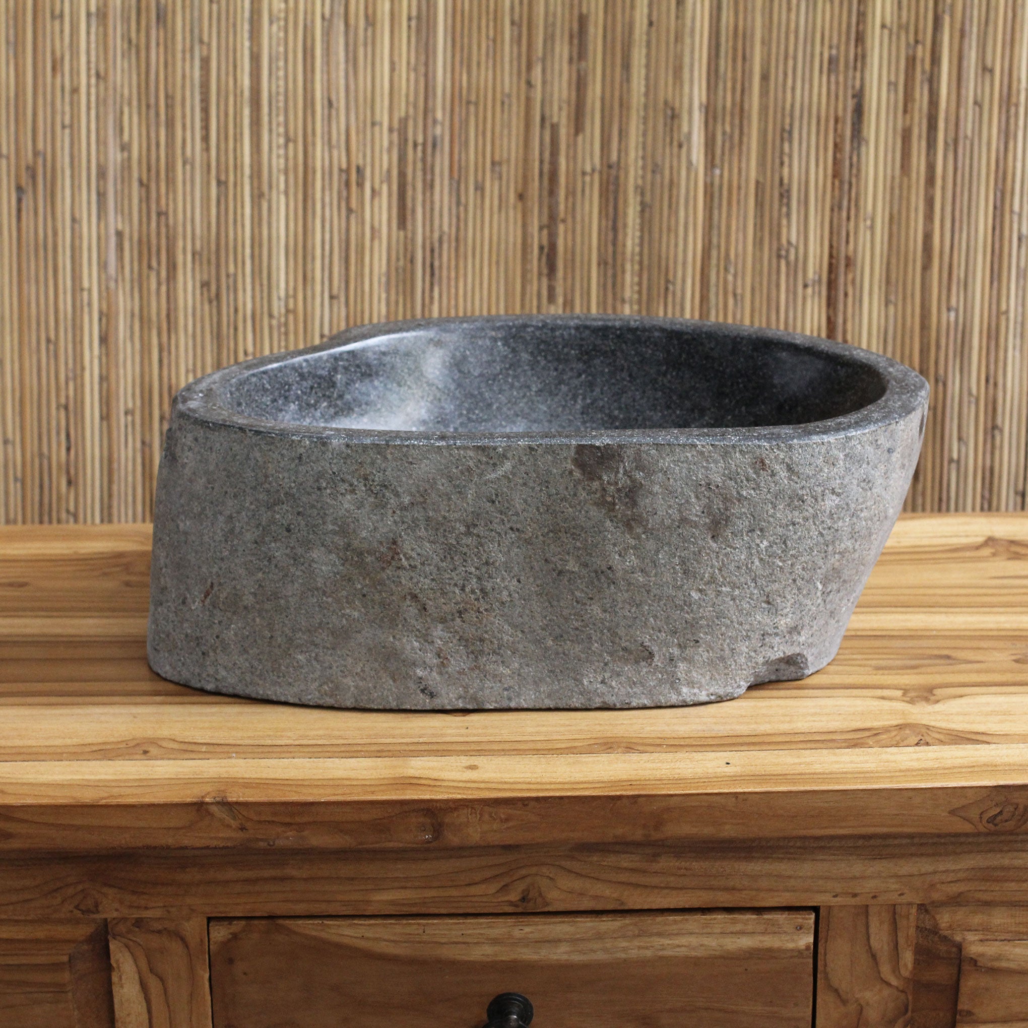 Cuba DevaVati em River Stone