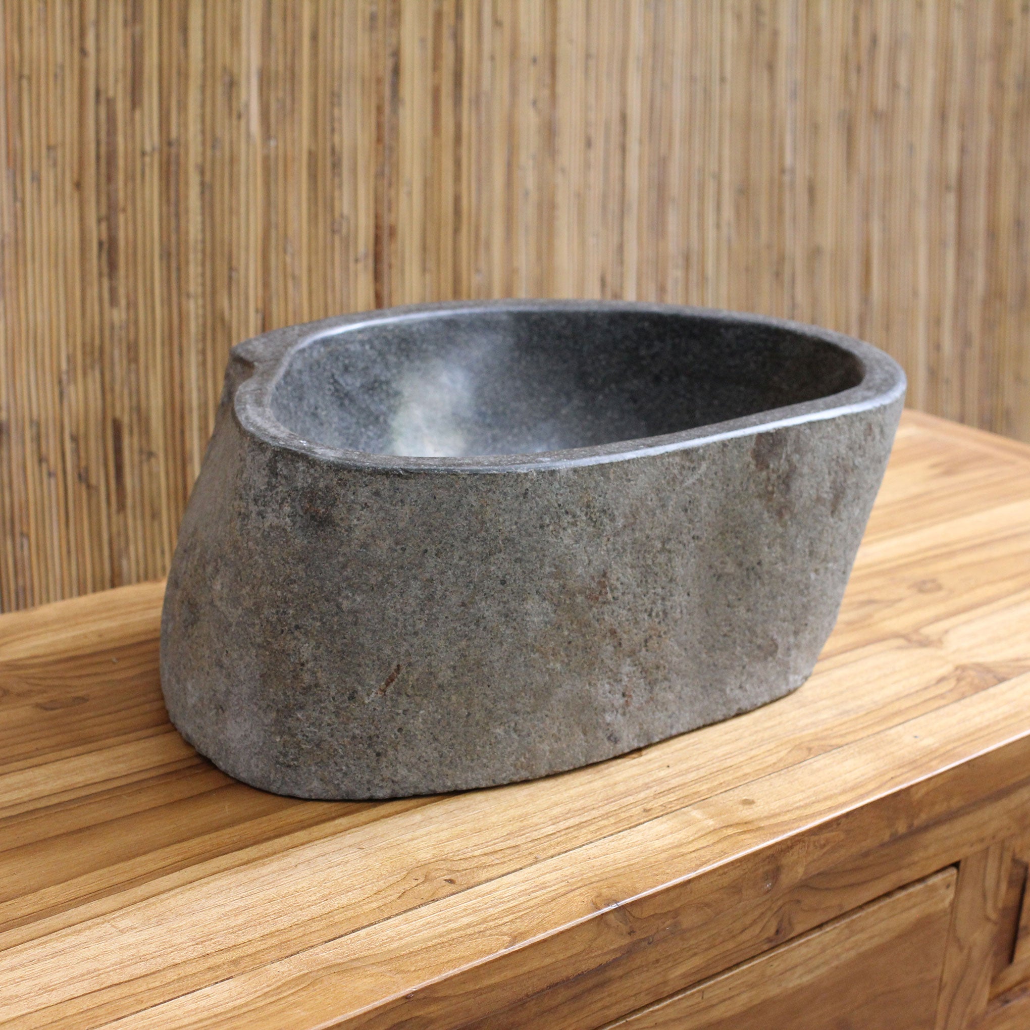 Cuba DevaVati em River Stone