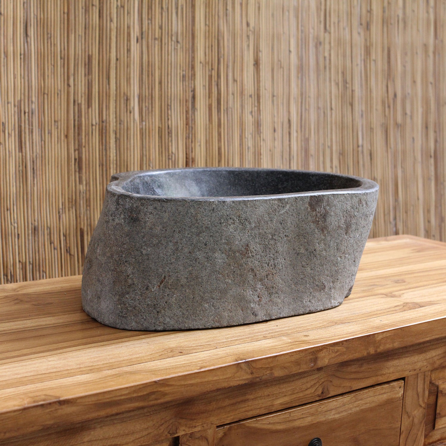 Cuba DevaVati em River Stone