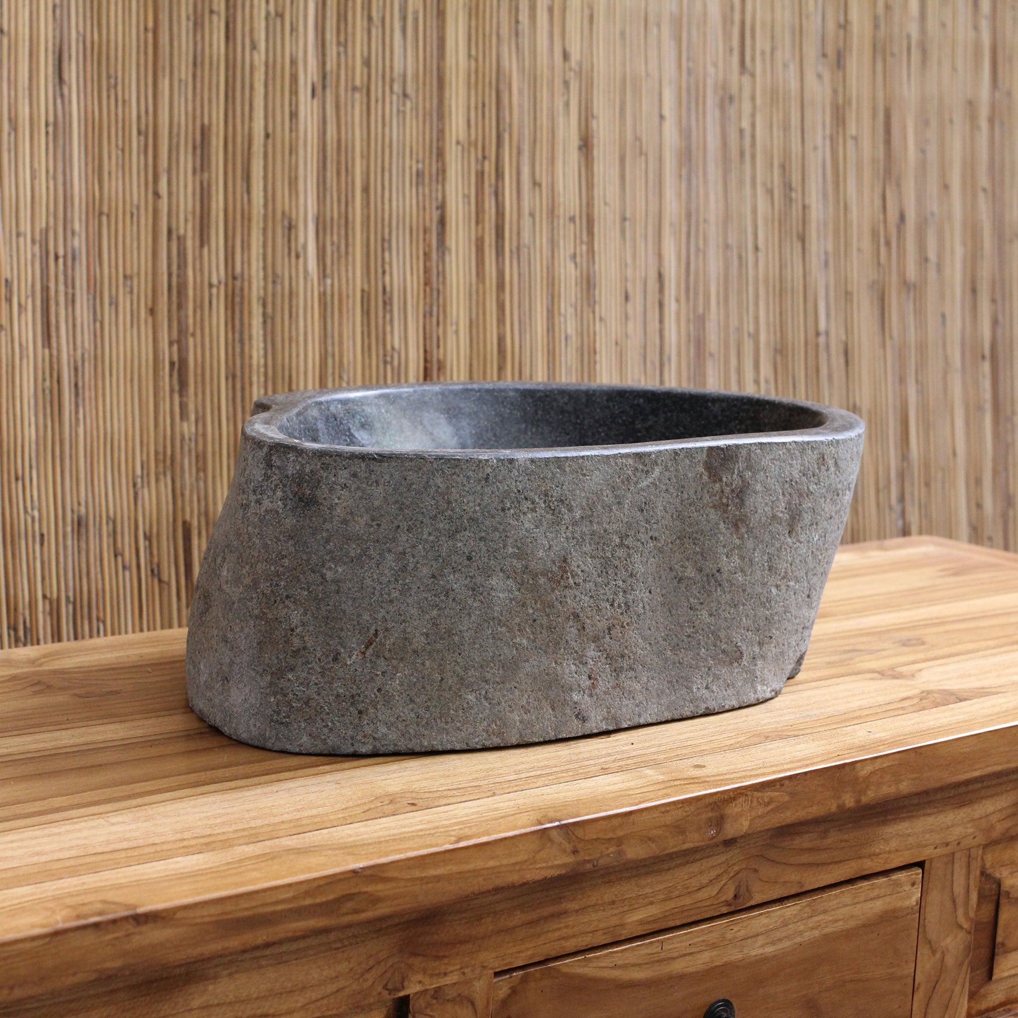 Cuba DevaVati em River Stone