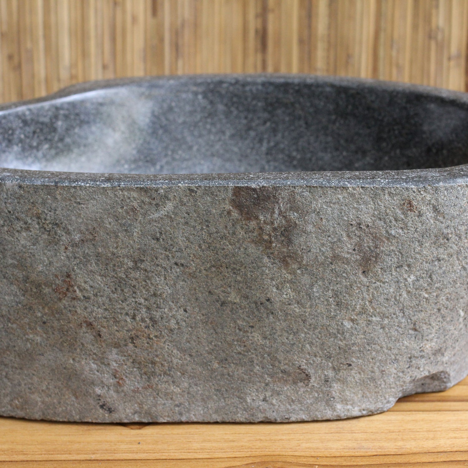 Cuba DevaVati em River Stone