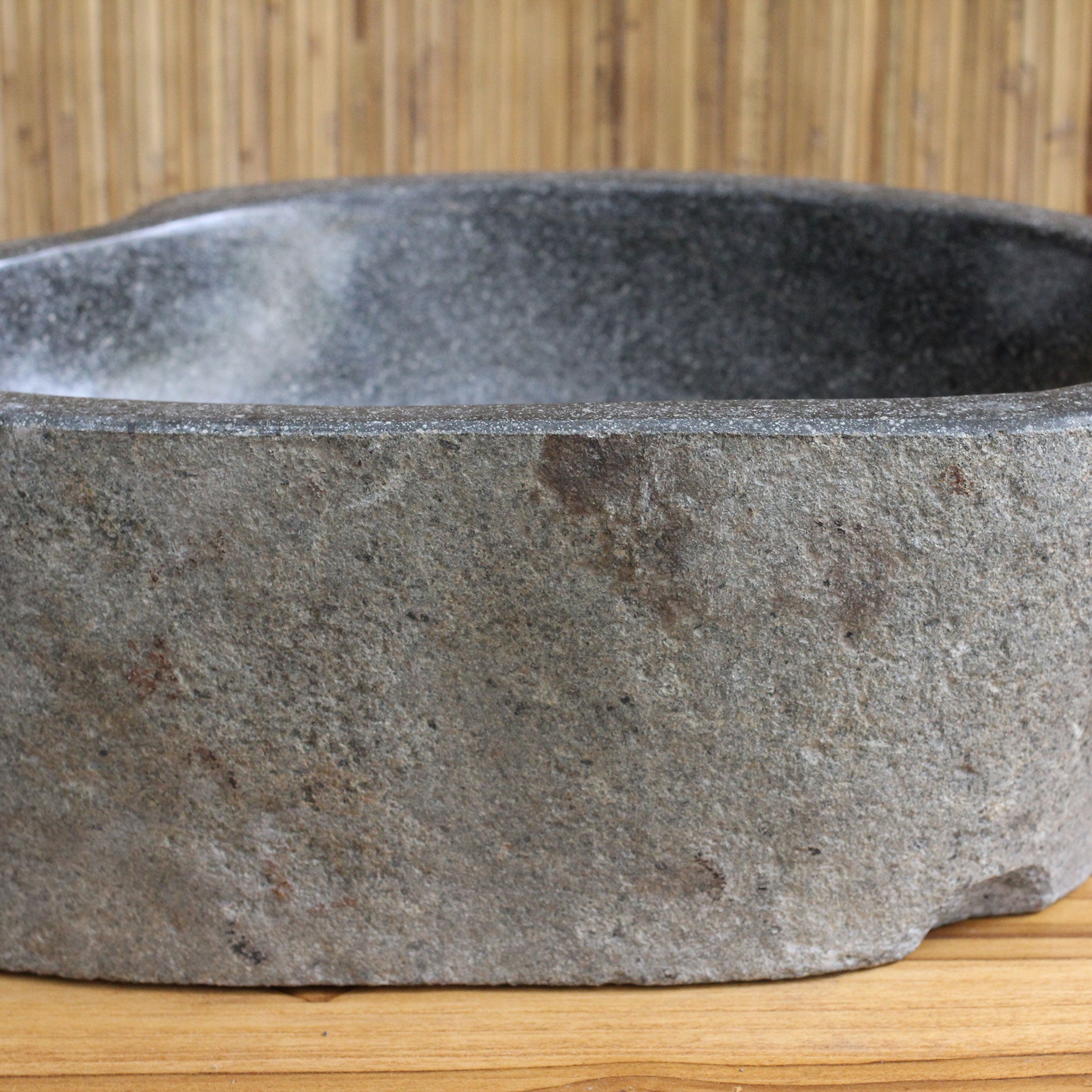 Cuba DevaVati em River Stone