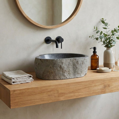 Cuba DevaVati em River Stone