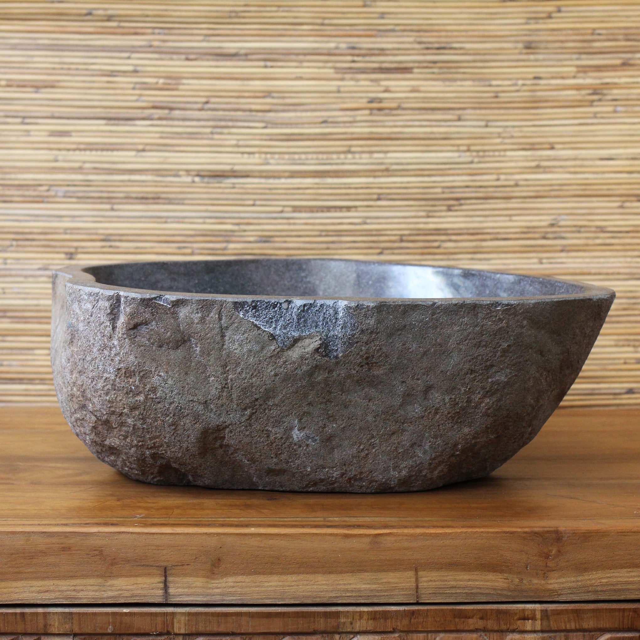 Cuba Chandra em River Stone