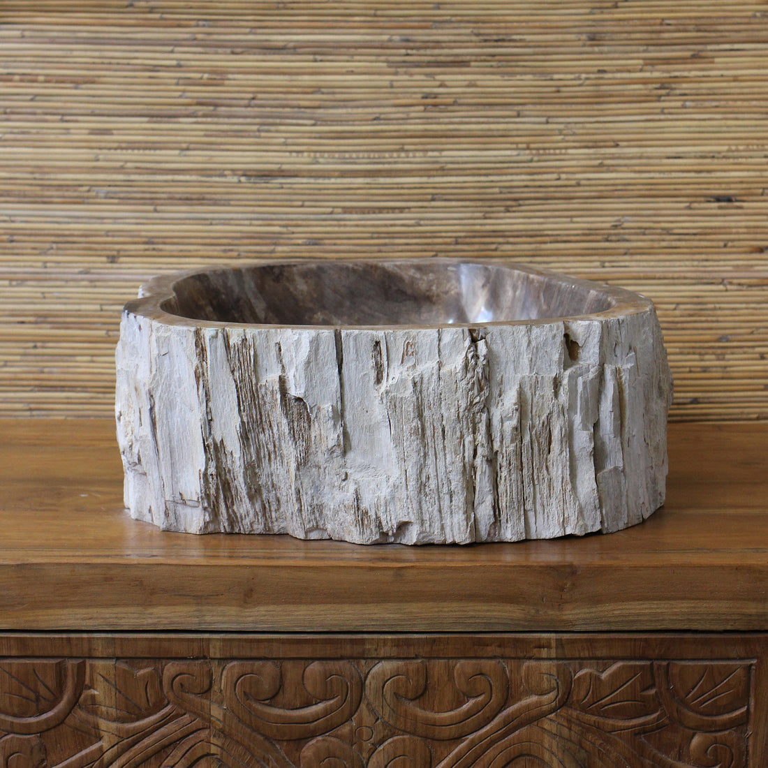 Cuba Saanvi em Madeira Fossilizada